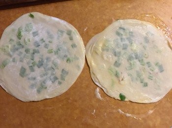 step3: 之後熱好油鑊就可以放落去煎, 煎香兩面就完成