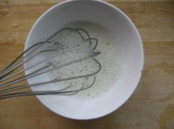 step3: 將蛋白打勻。