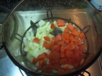 step3: 先超軟洋蔥和胡蘿蔔