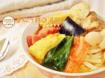 step6: 起鍋前將事先炒/煎好的蛋，加入湯麵裡，即完成。