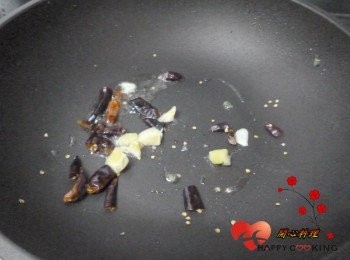 step1: 爆香乾辣椒與蒜頭