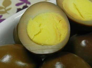 step5: 越滷會越Q彈ㄛ!!!!!!!!最後取出放涼，就可以放入保鮮盒中，冰入冰箱~想吃隨時可以來一個~~