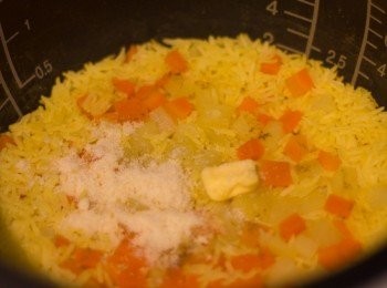 step4: 飯煲好後趁熱加入牛油及芝士粉拌勻即可