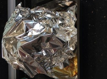 step7: 7.放入雞，焗大約50-55分鐘，取出用錫紙包着15分鐘後，就可以食啦。