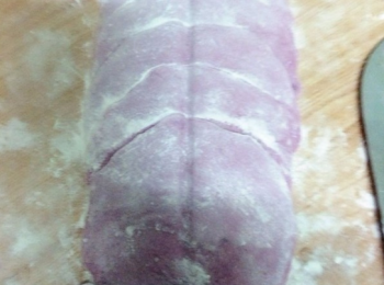 step5: 從麵團中揪出一個小劑子，作為花心