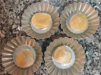 step1: 派皮分成4份，每份25g. 詳細甜派皮作法請參考下方藍莓奶酪起司派連結：https://cook1cook.com/recipe/27796