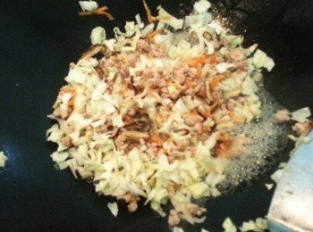 step3: 再將高麗菜加入炒熟後加入所有調味料