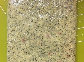 step8: 碌平，然後放入雪櫃雪硬。