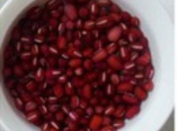 step1: 紅小豆提前用清水浸泡一夜，泡發至豆軟