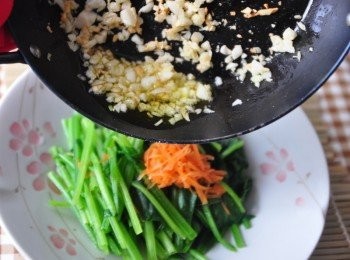 step5: 最後淋在菠菜上