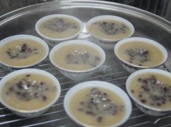 step7: 用中火蒸10至15分鐘，用牙籤插入，如沒有粉漿黏著即成