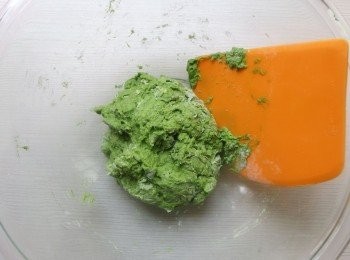 step10: 攪勻至水份吸收成糰。