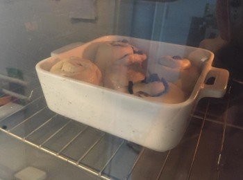 step8: 在溫曖地方發酵1小時，至麵團兩倍大。