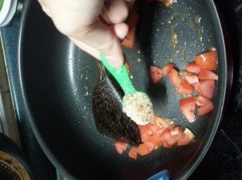 step14: 再加1茶匙砂糖將蕃茄煮淋