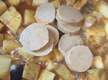 step4: 揭蓋，加入調味料，加入素札蹄、粟米芯和甘筍。