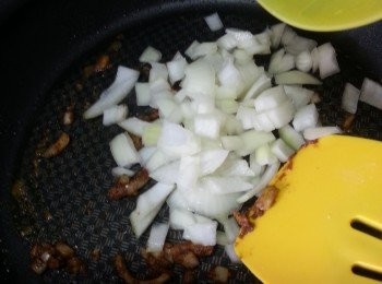 step5: 再落洋蔥爆香