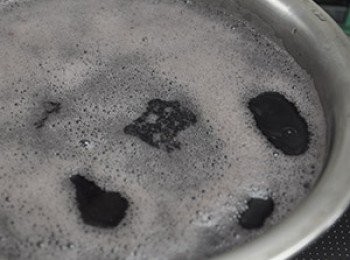 step4: 先以大火煮滾後，轉小火煮20分鐘。
