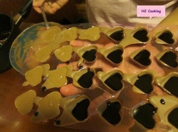 step4: 再放回牛奶朱古力封頂, 雪至少10分鐘