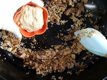 step4: 將養清素漿加入，拌勻。