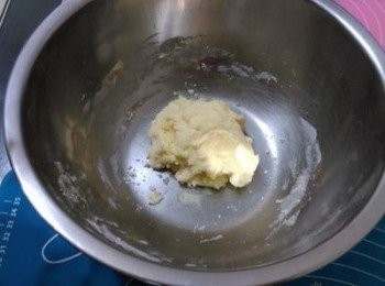 step5: 內餡材料全部拌成無粉粒成團