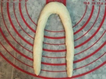 step12: 將兩邊凹成倒V形。