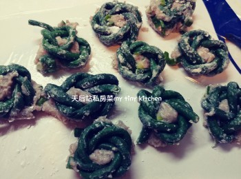 step5: 沾上生粉釀入鯪魚肉