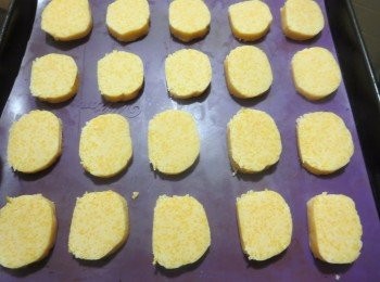 step8: 烤箱预热166度，烤20分钟即可，烤网上晾凉，密封保存