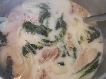 step9: 將南北杏及米浸洗 2 小時 , 等吸收水份 , 再用攪拌器 , 加水蓋過面磨成汁 , 再用魚袋或沙布隔渣只要汁備用 .

豬肺清洗須要啤水數次 , 灌水入豬肺內 , 再壓出水份 , 重複數次直至出現淺粉紅近乎透白 , 再切件用白