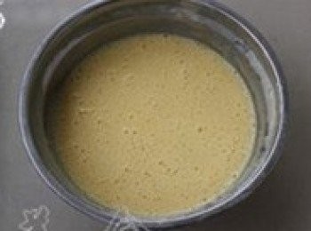 step6: 翻拌均勻成為順滑的麵糊後蓋上蓋子靜置15分鐘