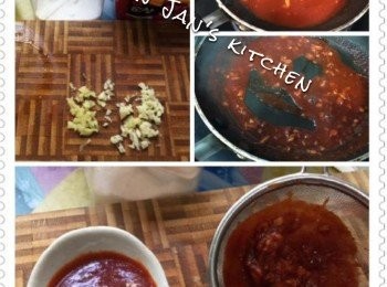 step4: 預備配炸雲吞的韓國醬汁，少許油爆香薑蓉蒜蓉，加入水及辣醬煮開調和，要慢火，慢慢將汁煮成喜愛杰度，隔渣即成醬汁。最後將材料上碟即可。