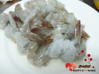 step1: 蝦仁去頭去殼.剖開背部