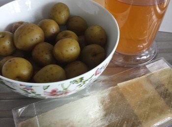 step1: 魚膠片用水浸軟備用。