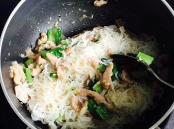 step3: 最後加入米粉拌勻即成。