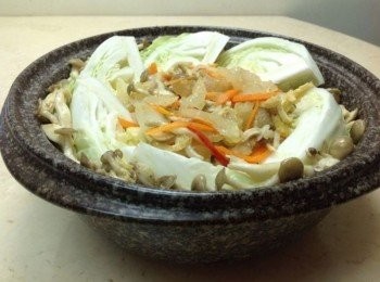 step5: 取出放入白菜鍋繼續燒煮（白菜軟爛程度依各人口感）