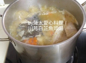 step3: 一同加水煲滾後，细火煲1.5小時，加鹽調味即可享用。