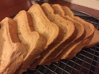 step2: 如果不想外皮太硬, 可提早5分鐘按取消, 把包拿出後放涼1小時, 然後切片