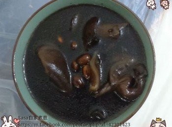 step4: 黑色的湯水，眼看就覺得好恐怖，但是好好飲