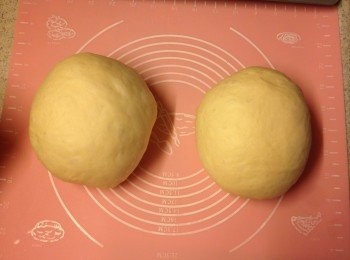 step4: 分割2份同等重量的麵團, 滾圓後靜止15分鐘