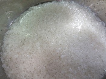 step6: 注入清水，加水至剛剛覆蓋米面