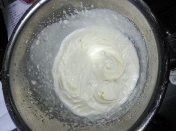 step9: 將忌廉饀打均勻