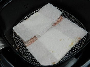 step5: 冷凍庫取出肉片，直接放入氣炸鍋內