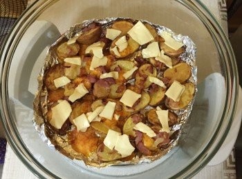 step5: 1-2分鐘再加入各款芝士，芝士熔化即成。