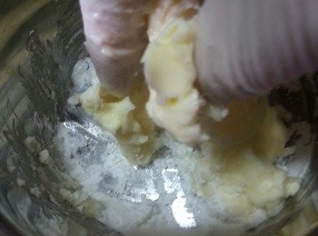 step6: 將牛油與糖粉拌勻