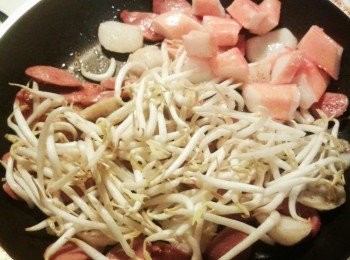 step2: 再加入蔬菜快炒拌勻