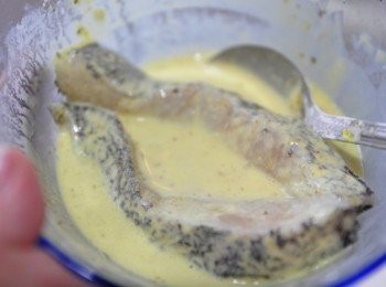 step3: 再將鱈魚均勻沾裹粉餬