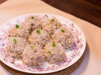 step9: 於碟上排好，置於已滾起熱水之蒸架上，蓋好用中大火蒸15分鐘左右
最後可加一小片芫茜裝飾