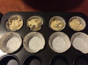 step7: 預熱焗爐180度, 用小匙把麵糊放入紙杯內, 用o即袋o即出也可