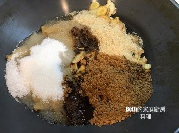 step2: 大炒鍋先放入薑片，除了麥芽糖外，加入食譜所有的糖、水