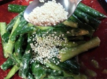 step7: 再灑上已經炒熟的白芝麻即可