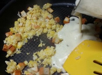 step15: 將已攪拌好的汁料倒入炒勻